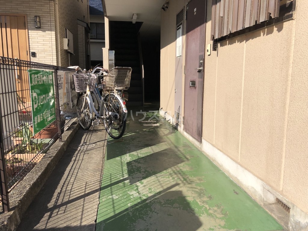 23/26 エントランス