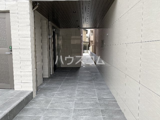 23/30 エントランス