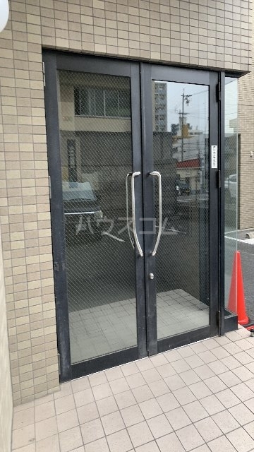 22/30 エントランス