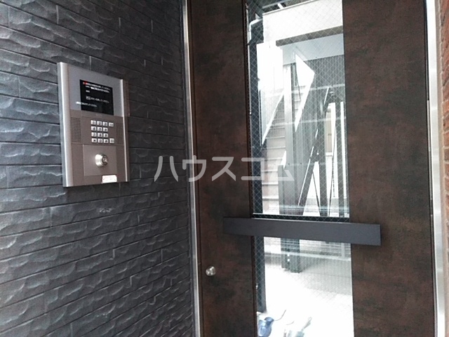 18/25 エントランス