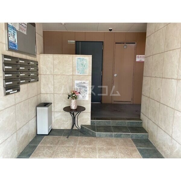 20/29 エントランス