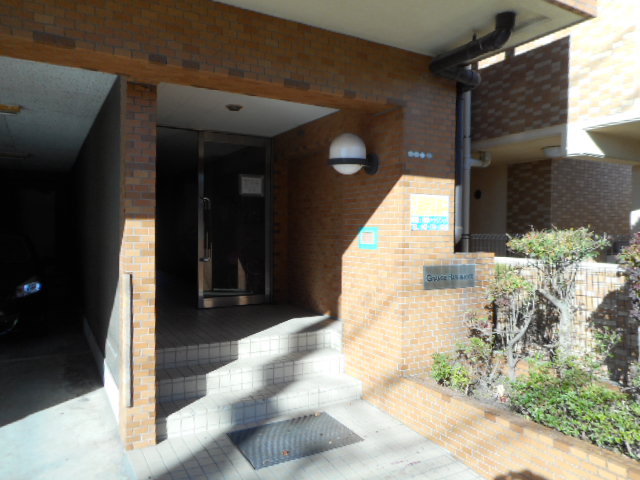 24/30 エントランス