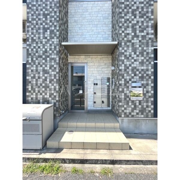 26/30 エントランス