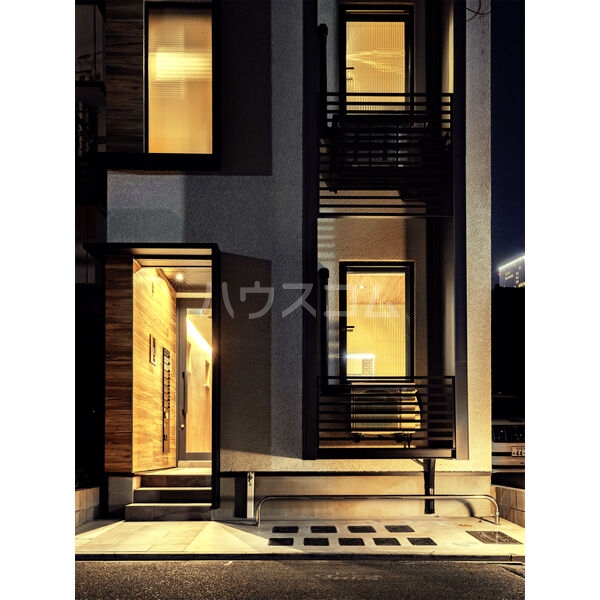 18/24 エントランス