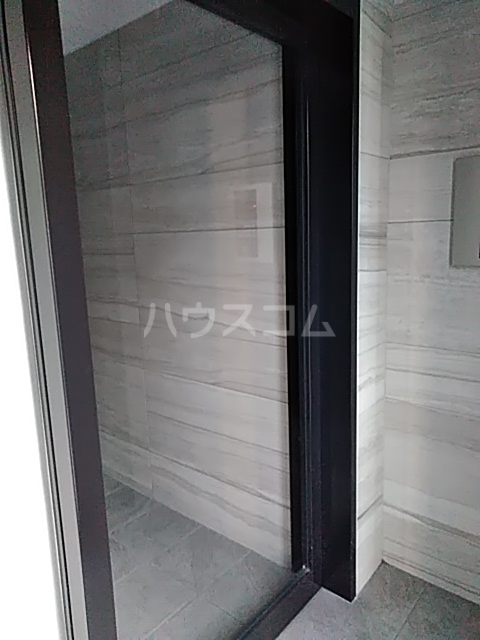 2/5 エントランス