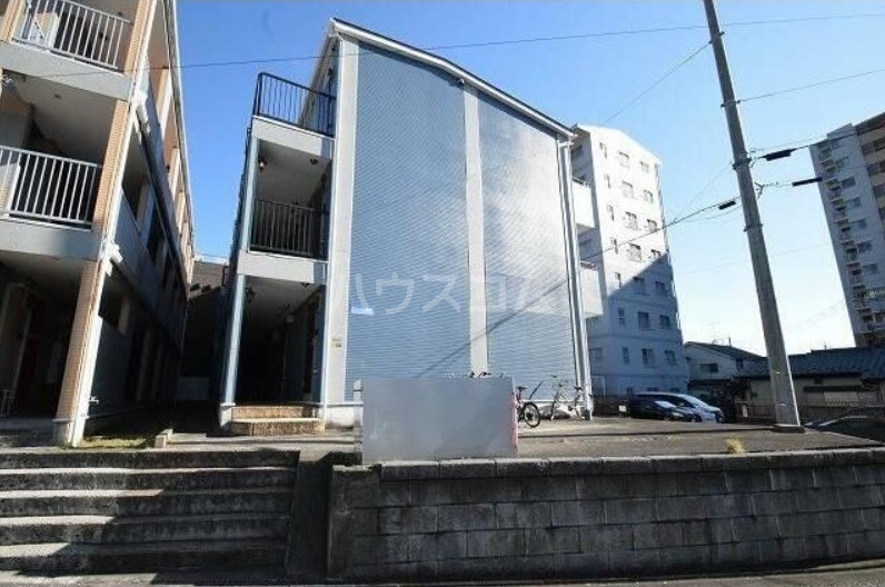 22/30 エントランス