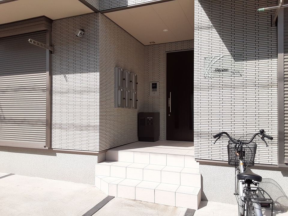 25/30 エントランス