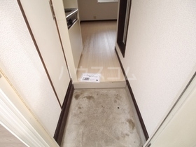 22/27 エントランス