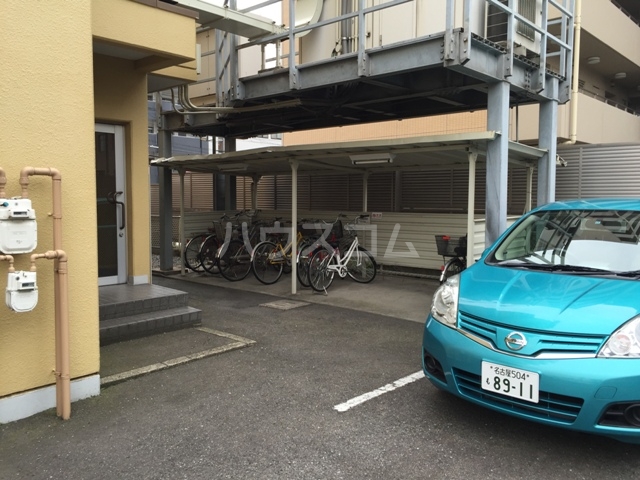 21/29 エントランス