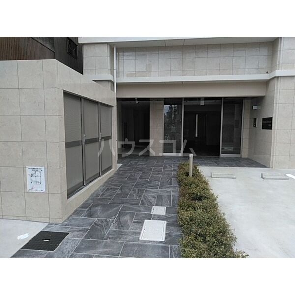 17/25 エントランス