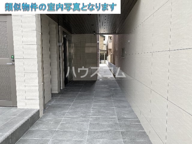 16/23 エントランス