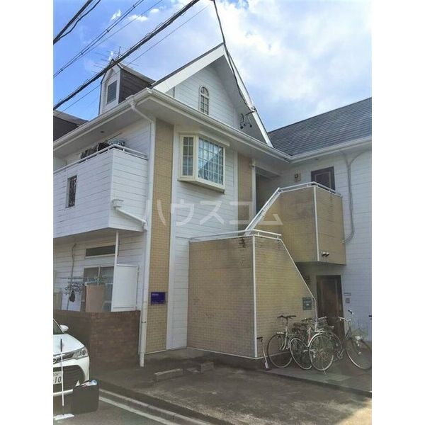 18/19 エントランス