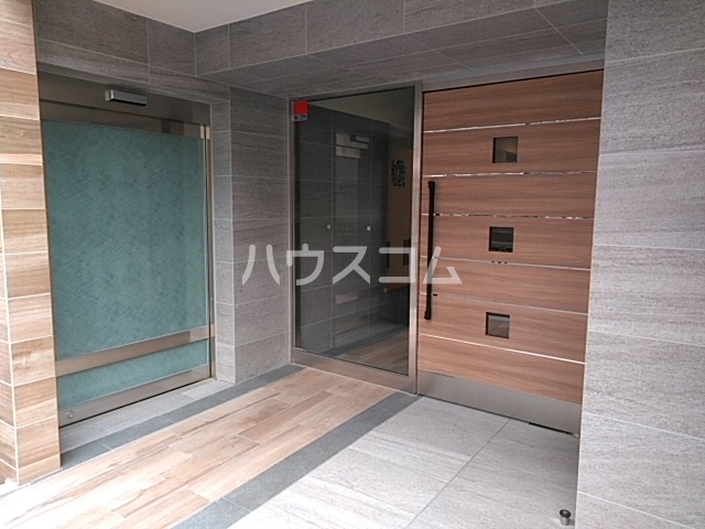 28/30 エントランス