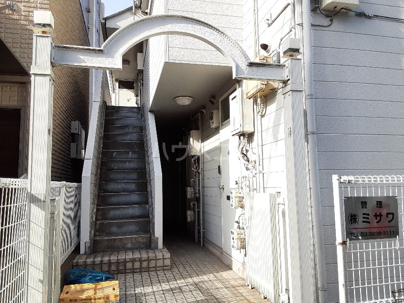 20/23 エントランス