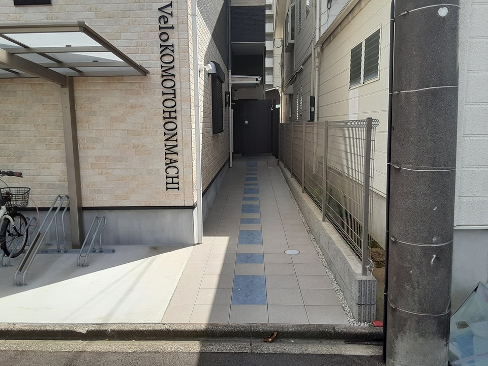 22/30 エントランス