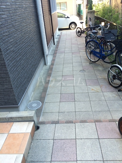 22/30 エントランス