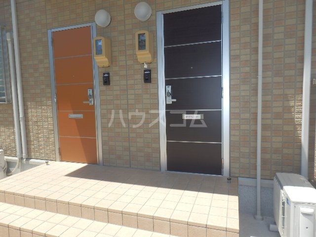 18/26 エントランス