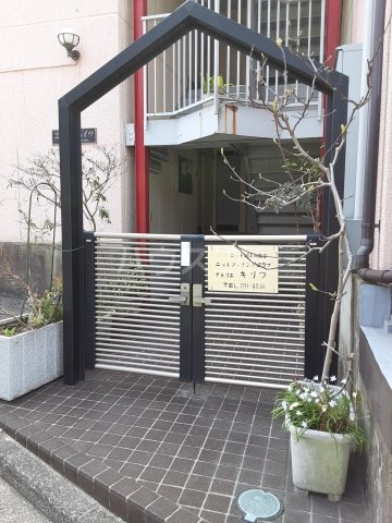 25/30 エントランス