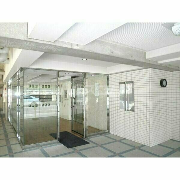 13/16 エントランス