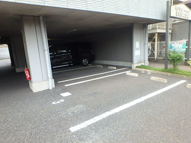 22/30 駐車場