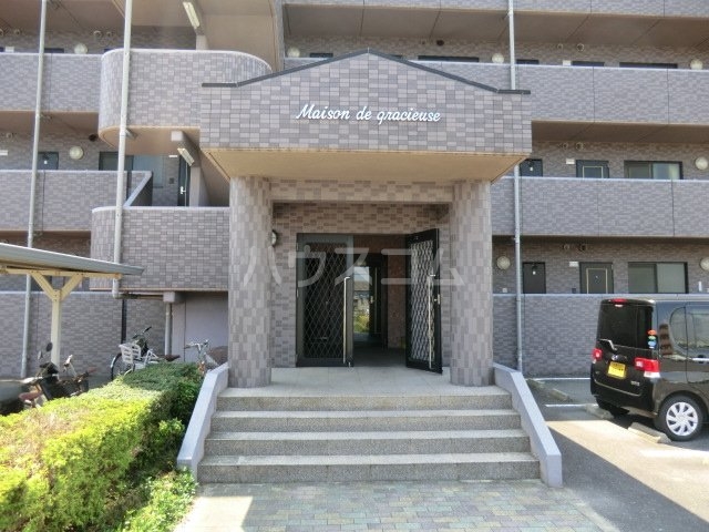 22/30 エントランス