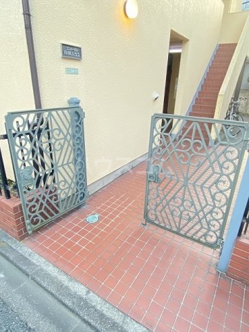 22/30 エントランス