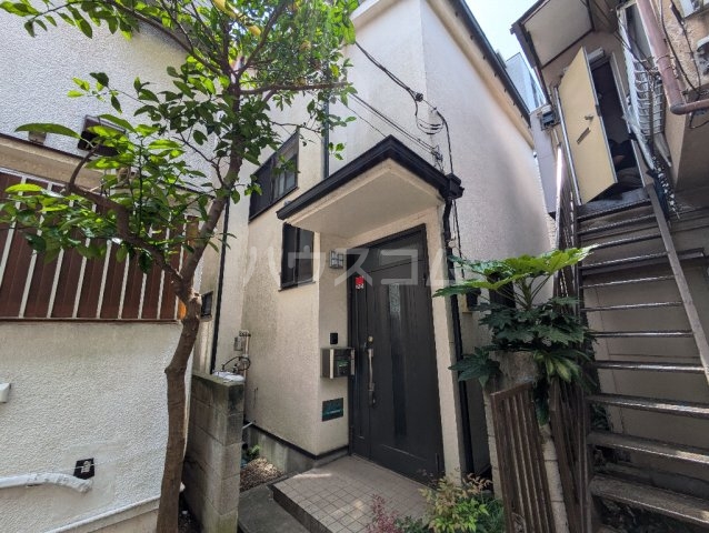 23/30 エントランス