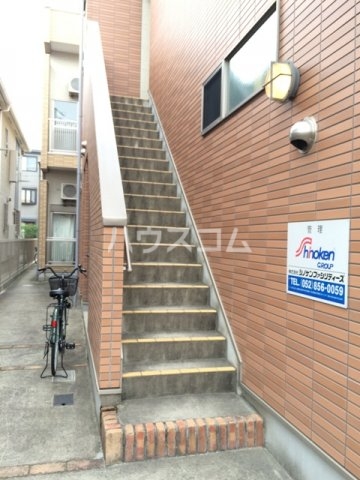 21/29 エントランス