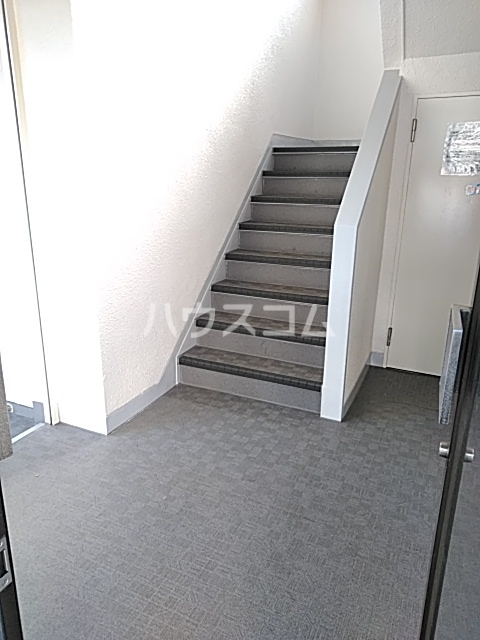 16/20 エントランス