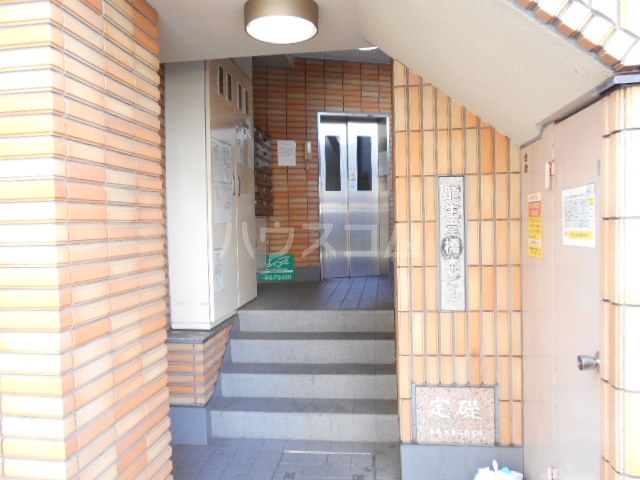 25/30 エントランス