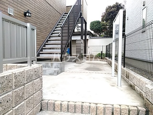 26/28 エントランス