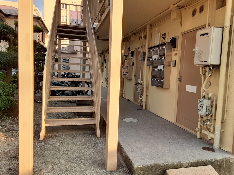 23/30 エントランス