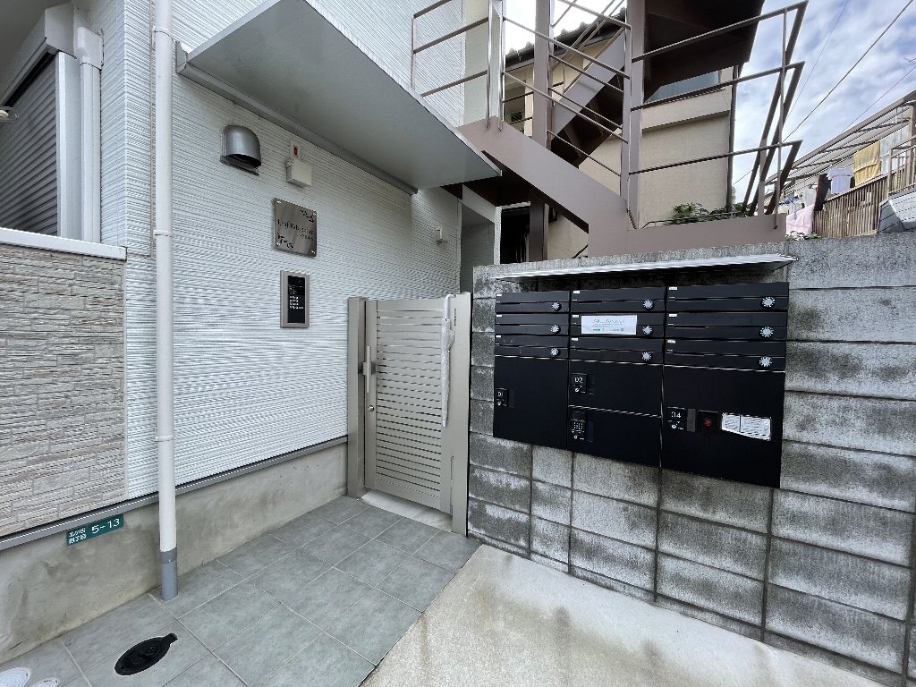 23/30 エントランス