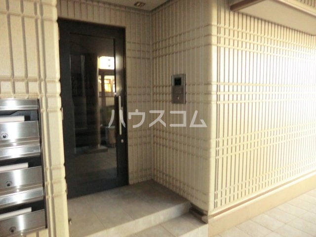 24/30 エントランス