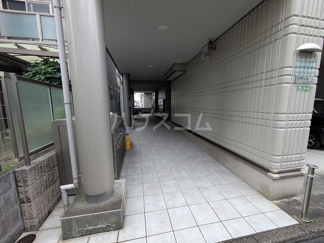 2/3 エントランス