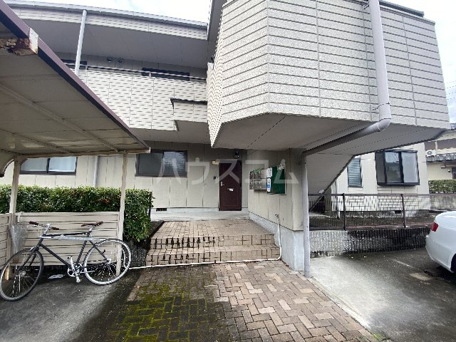 18/25 エントランス