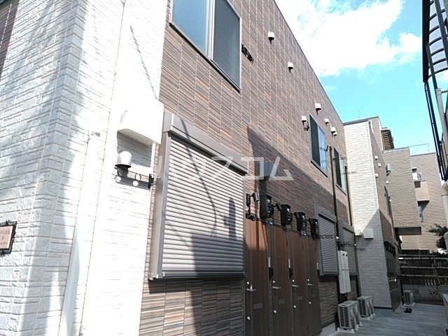 23/30 エントランス