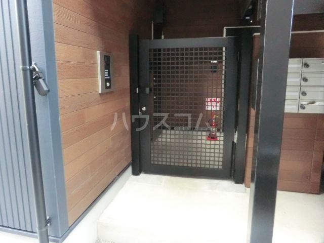 22/30 エントランス