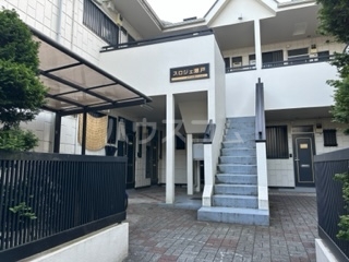 27/30 エントランス