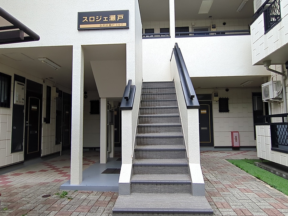 27/30 エントランス