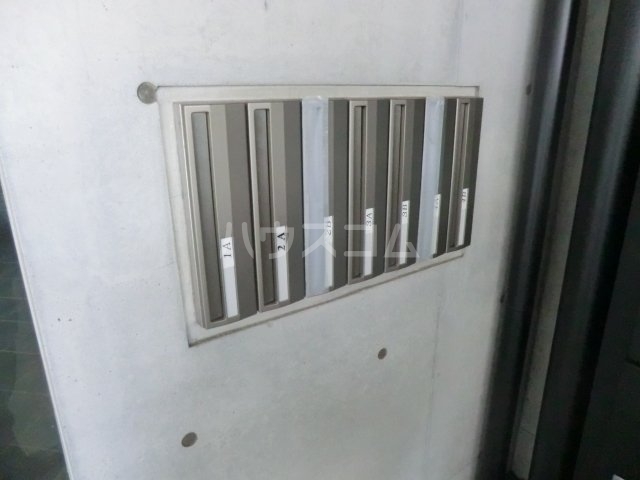 16/23 エントランス