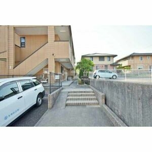 16/21 エントランス