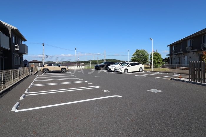 23/28 駐車場