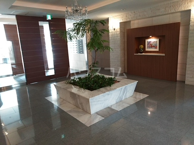 21/30 エントランス