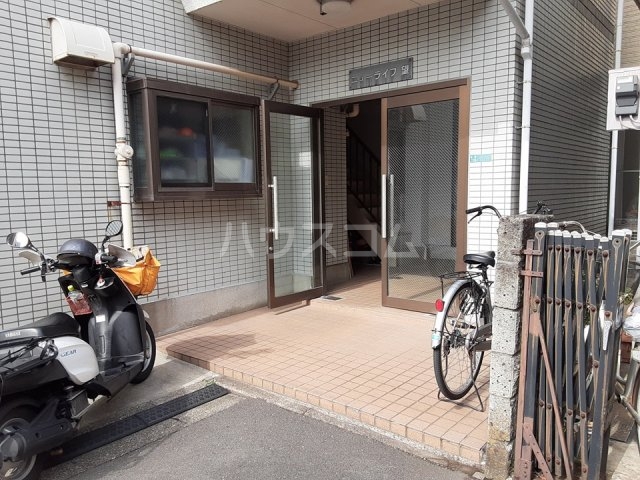 23/30 エントランス