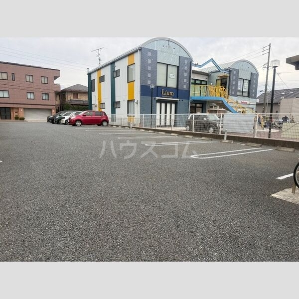 27/30 駐車場