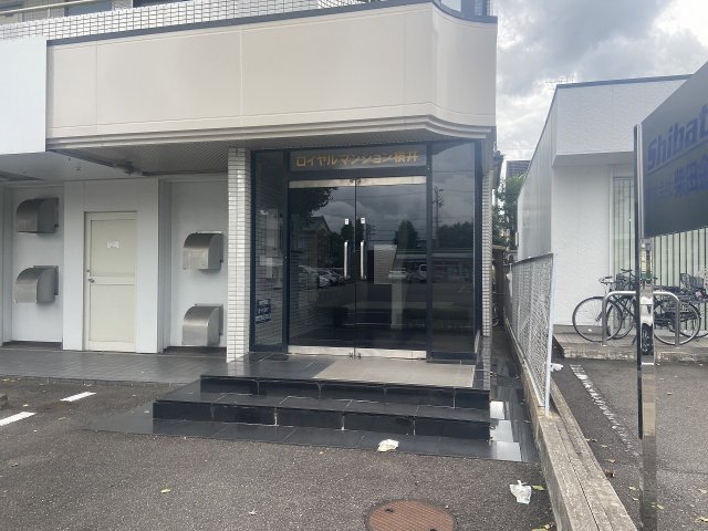 22/30 エントランス