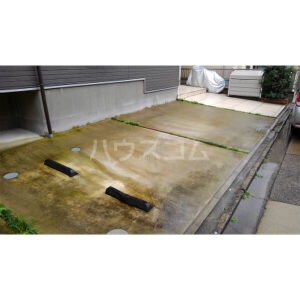 27/30 駐車場