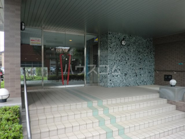 26/30 エントランス