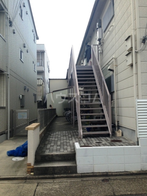 22/30 エントランス